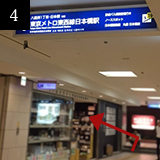 東京メトロ東西線日本橋駅への矢印の看板が見えてきたら左折します。